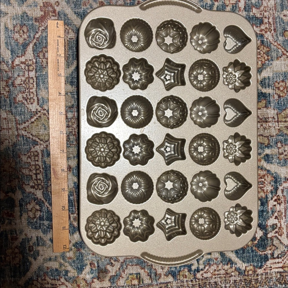 Silver Non-Stick Mini Cake Mold Tray